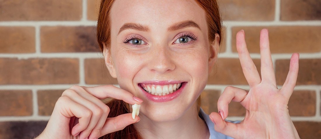 Teenager holding wisdom tooth